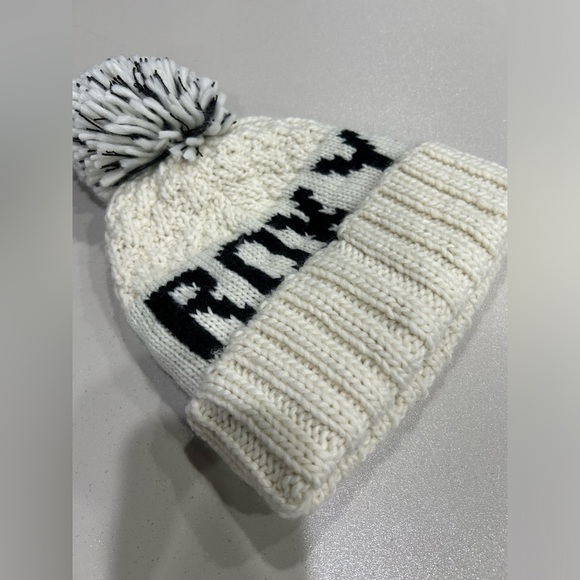 Roxy Women's Tonic Beanie Hat Egret White Pom Fleece Lined Band NWT - Picture 2 of 7